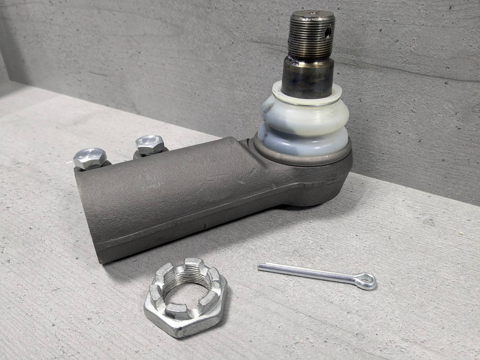 Наконечник поворотной оси левый SAF