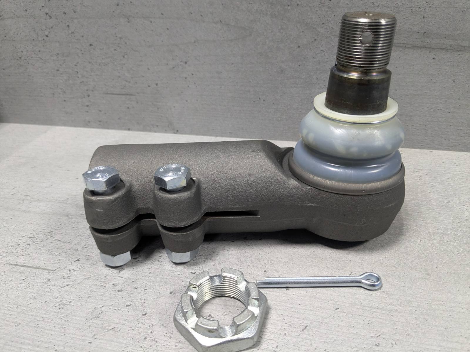 Наконечник поворотной оси правый SAF